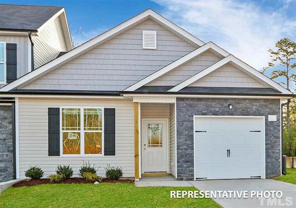 Primary Photo - 3 Bedroom Triplex in Smithfield!
