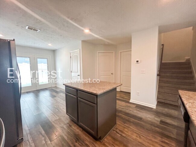 Foto del edificio - 3 Bed/3 Bath Townhome with Garage / Available Now!