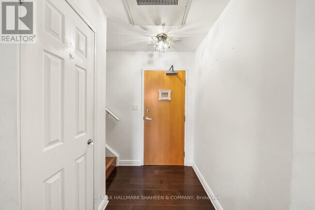 Photo du bâtiment - 500 Richmond St W