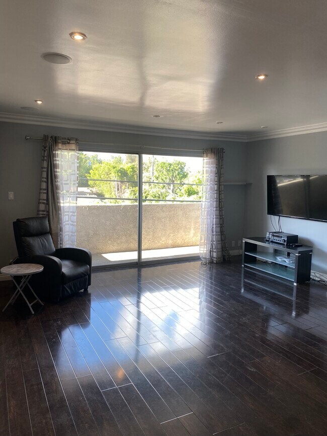 12157 Moorpark St Unit 204, Studio City, CA 91604 Condo for Rent in