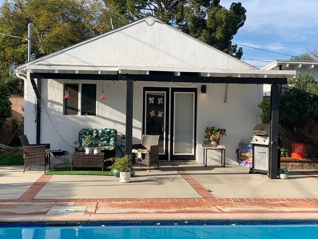 Building Photo - 6271 Saloma Ave