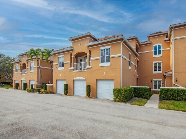 Building Photo - 5020 Fairways Cir
