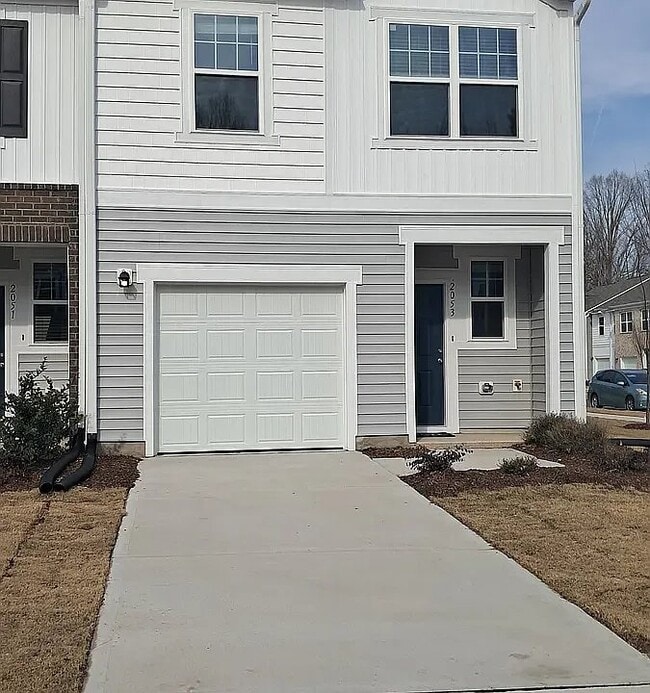 Building Photo - 2053 Trailside Dr