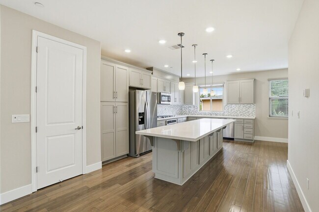 Foto del edificio - 621 Cinnamon Cir