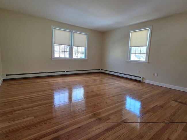 Building Photo - 19 Goodwin Pl