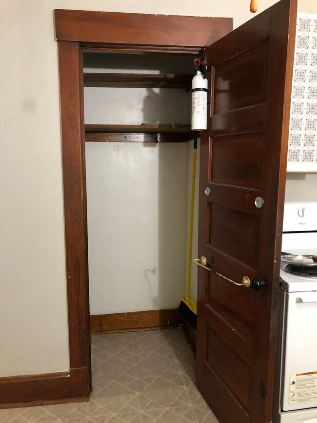 117 E 8th St Unit .5, Muscatine, IA 52761 Apartments in Muscatine, IA