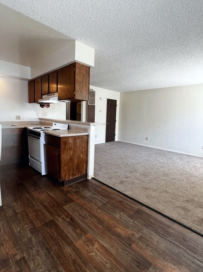 Foto del edificio - 211 N Broadway St