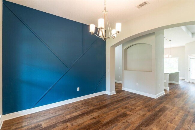 Building Photo - 8442 Sevilla St