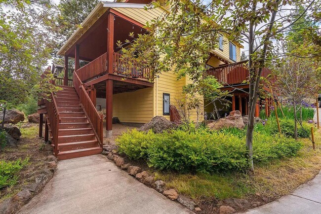 Foto del edificio - 2242 NW Torrey Pines Dr