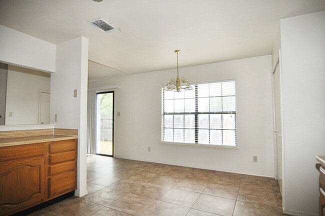 Building Photo - AVAILABLE NOW - Spacious 2-2-1 in Ft. Worth, desirable Keller ISD!