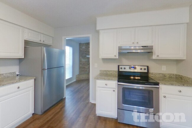 Foto del edificio - 824 Hollow Creek Rd