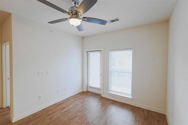 Foto del edificio - 6725 Circle S Rd