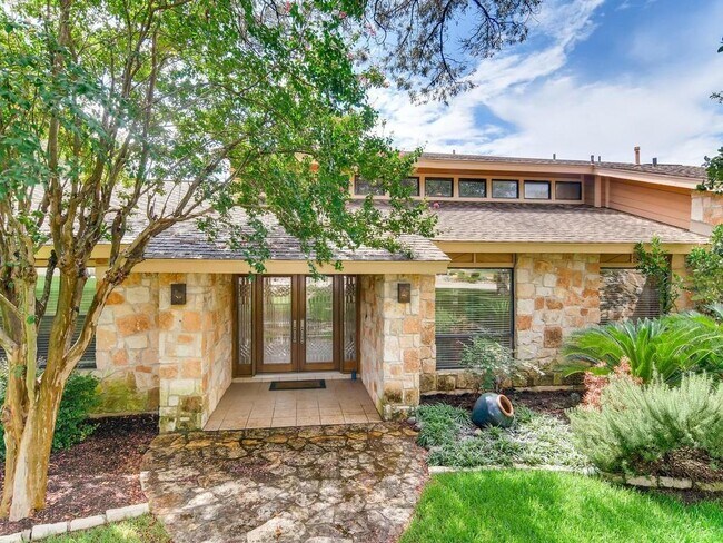 Foto del edificio - 1713 Bay Hill Dr
