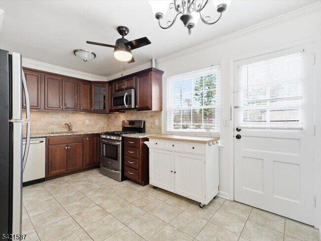 Foto del edificio - 115 Pitney Pl