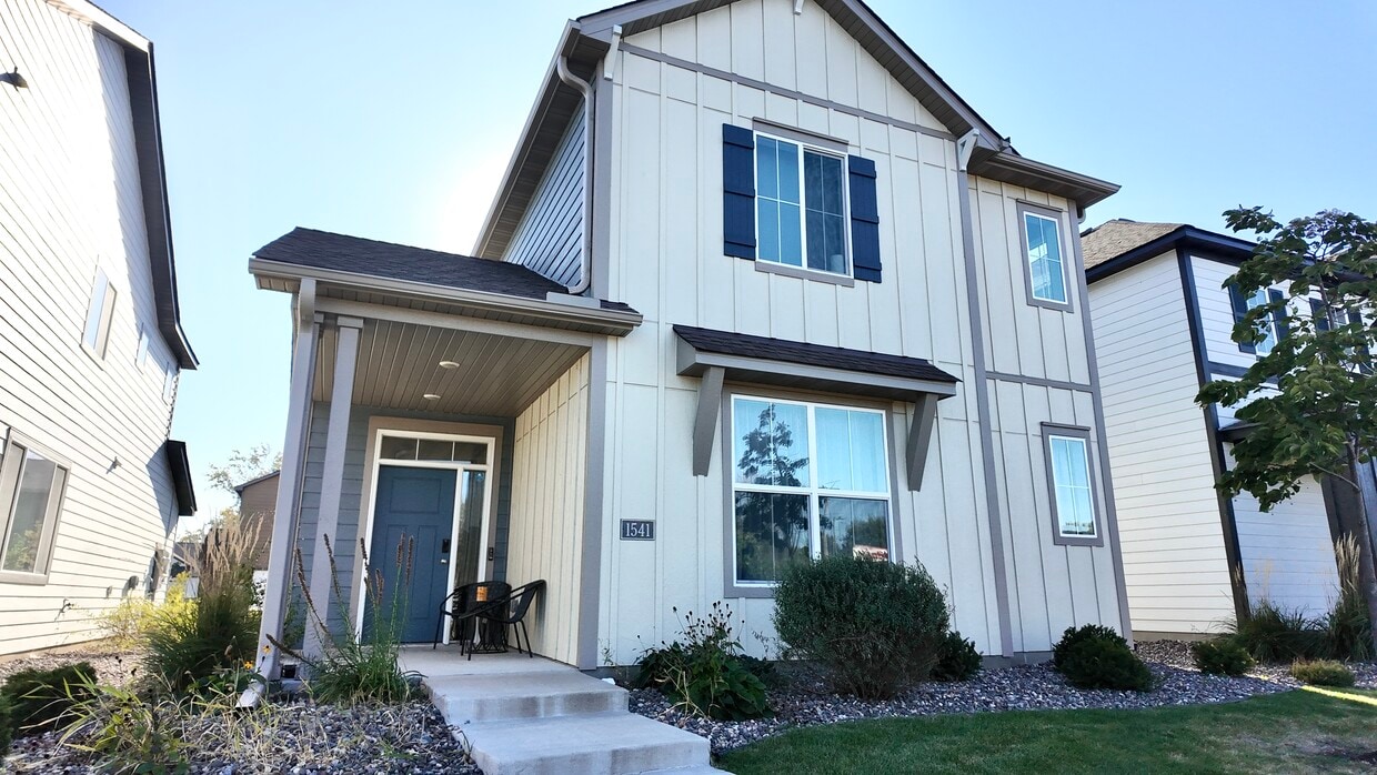 Foto principal - 1541 100th Ave NW