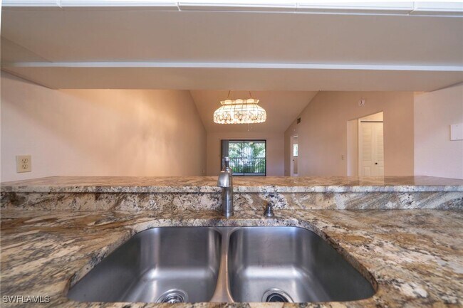 Foto del edificio - 17455 Blueberry Hill Dr