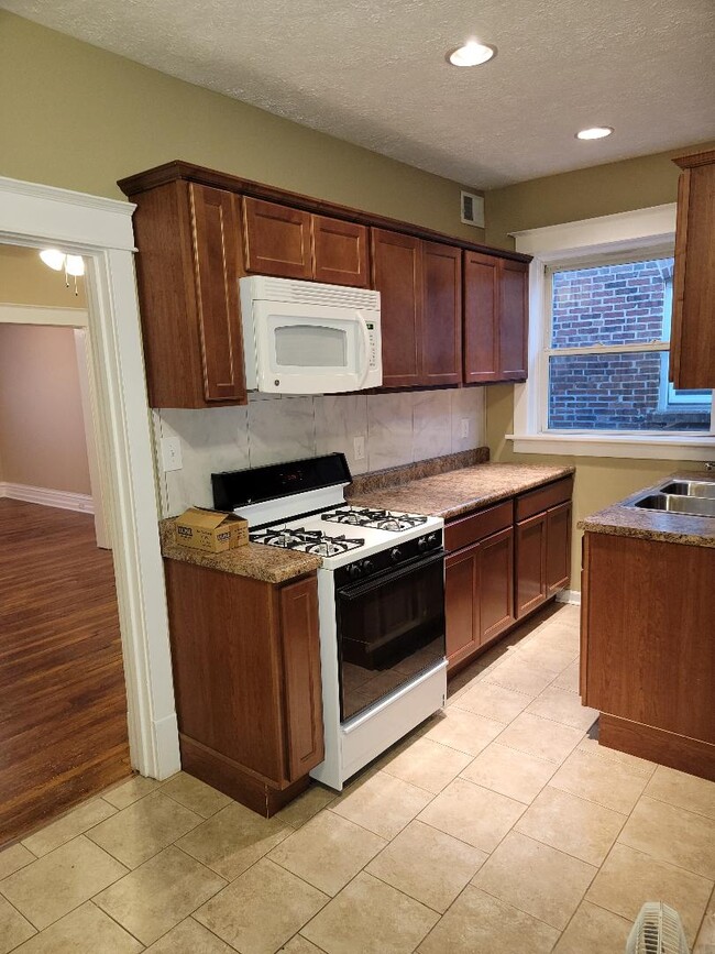 Kitchen - 4262 McPherson Ave