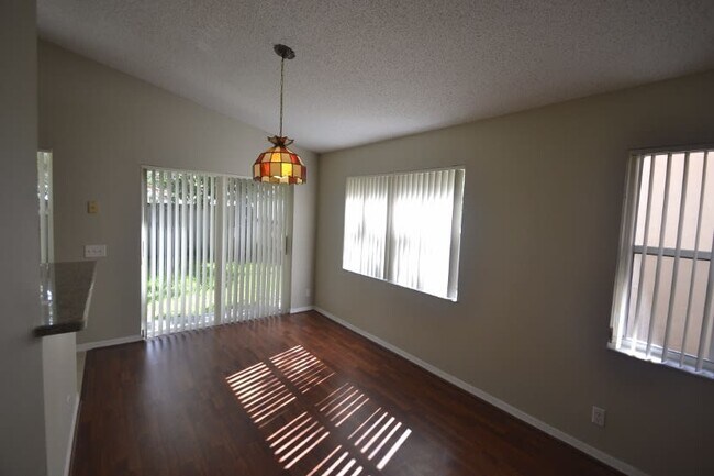 Building Photo - 7487 Viscaya Cir