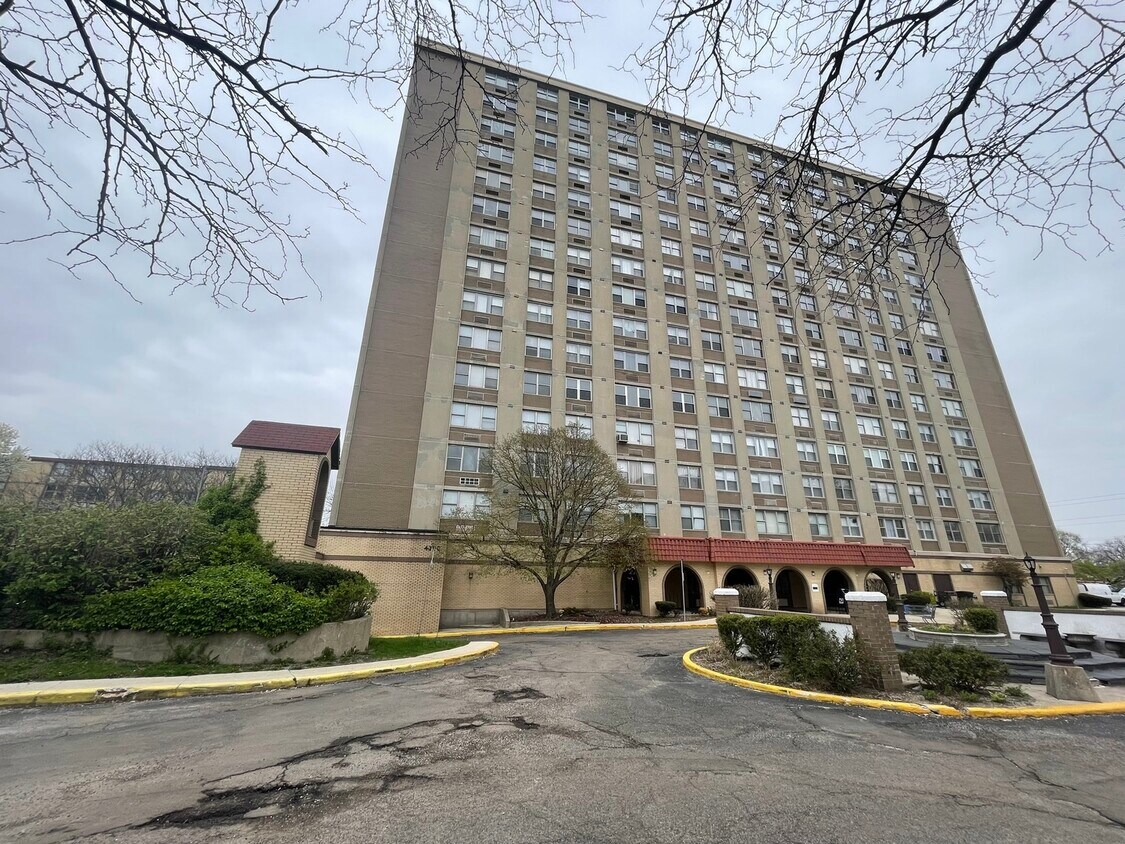 Foto principal - 4300 W Ford City Dr