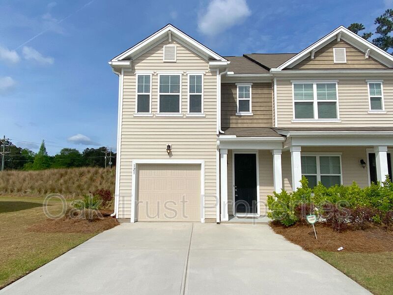Foto principal - 121 Wild Holly Dr