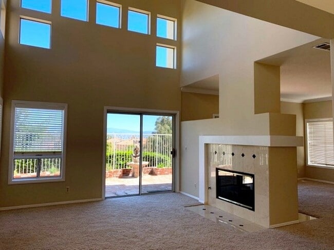 Building Photo - Downstairs bed + bath in gated community w...