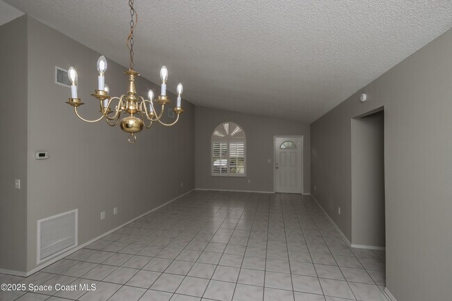 Foto del edificio - 473 Birch Ave SW