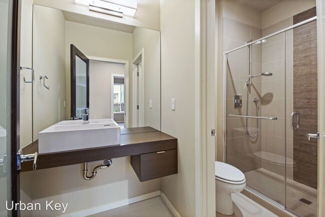Building Photo - 5 br, 4.5 bath House - 898 SE 11th St