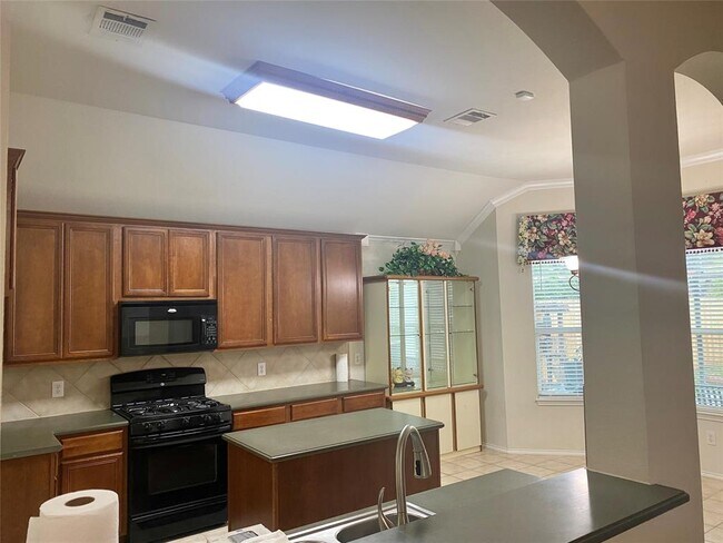 Building Photo - 2776 Sweetbriar Ln