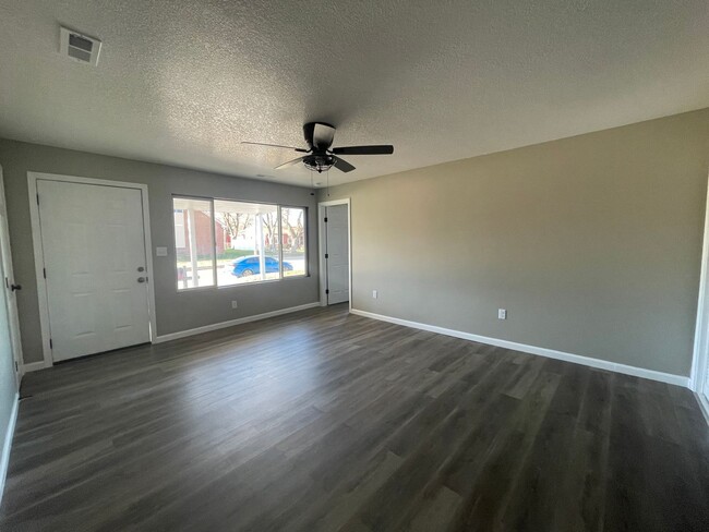 Building Photo - Brand new 3 Bedroom in Central Wichita