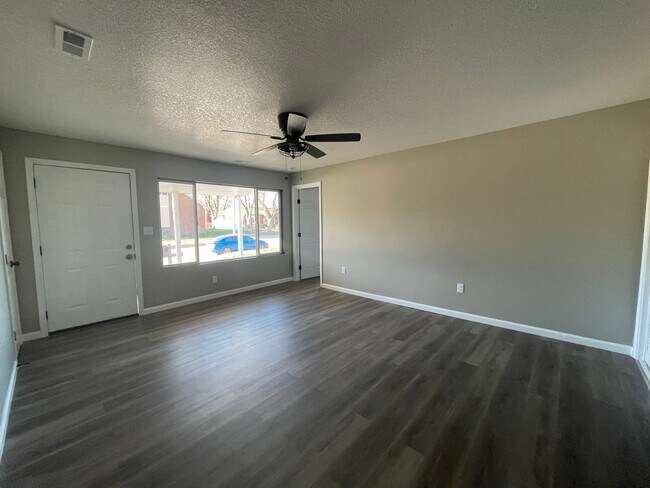 Foto del edificio - Brand new 3 Bedroom in Central Wichita