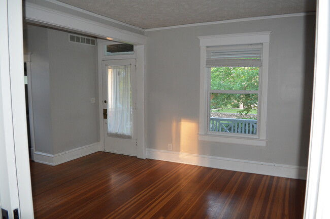 Foto del edificio - 109 Fairview Ave