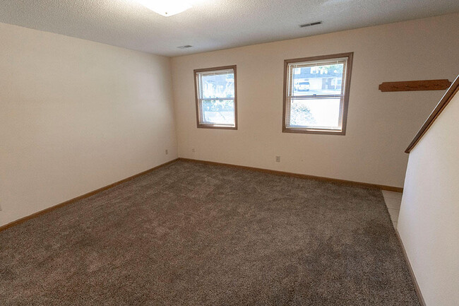 Building Photo - 1304 Millbrook Ct