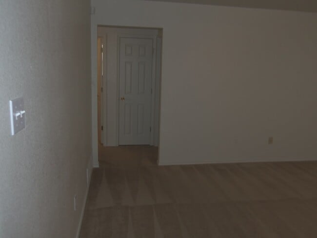 Foto del edificio - 4 Bedroom 2 Bath