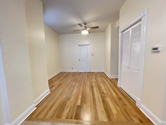 Living Room / Dining Room - 1425 W Wilson Ave