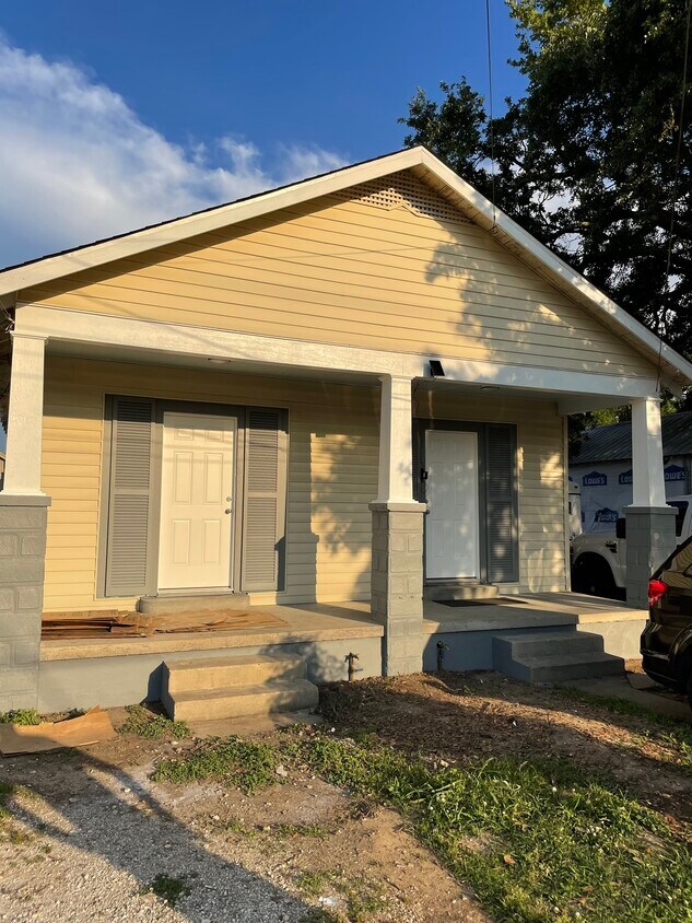 Primary Photo - 739 Avenue A