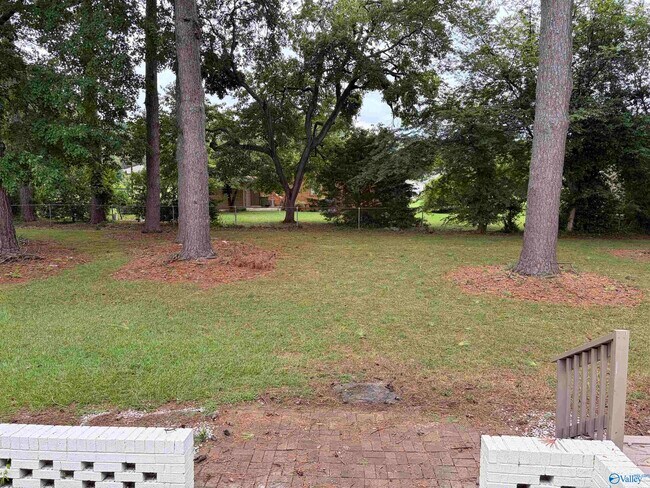 Foto del edificio - 8009 Whitesburg Dr