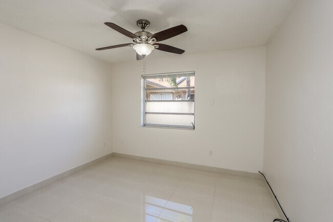 Foto del edificio - 3156 SW 27th St