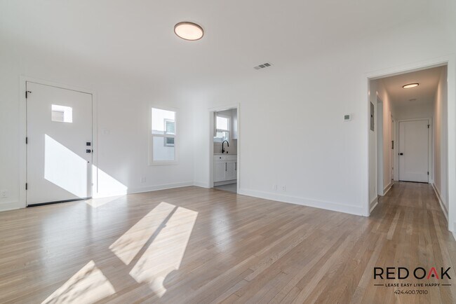 Building Photo - 328 N Kingsley Dr