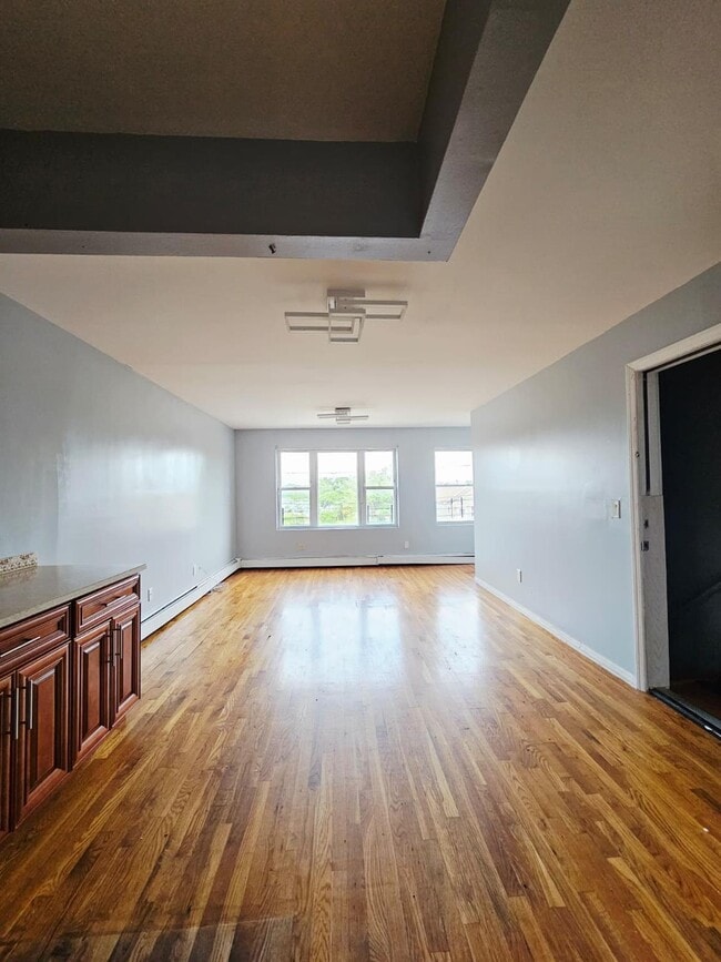 Building Photo - 561 Beach 43rd St