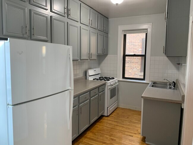 Building Photo - 348 S Harvey Ave