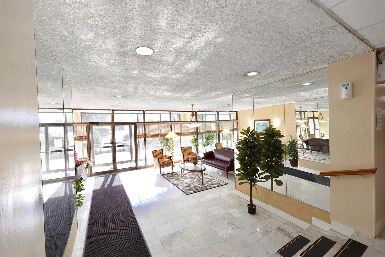 Building Photo - 85 S Centre Ave