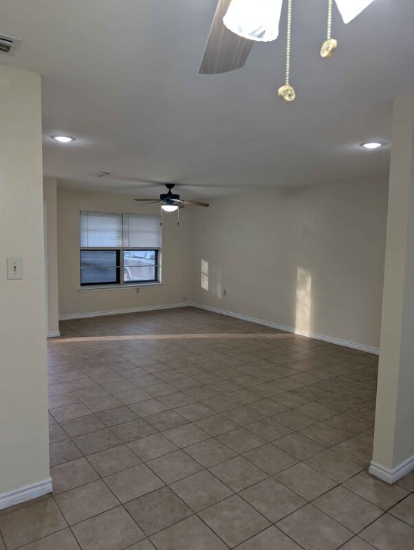 Foto del edificio - 931 Edwards St