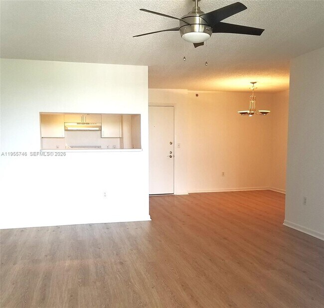 Foto del edificio - 19999 E Country Club Dr