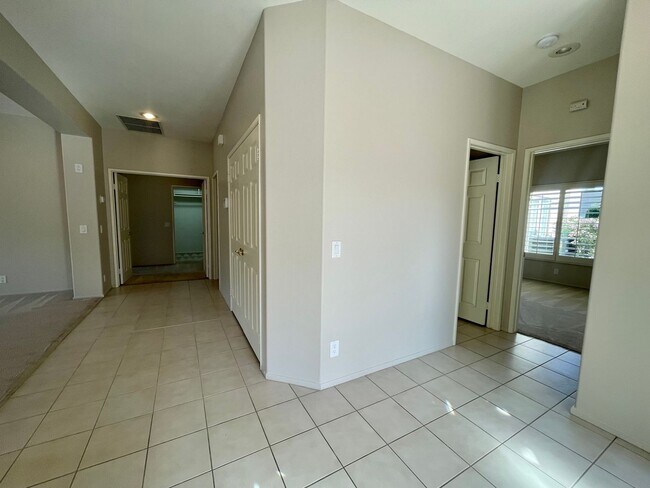 Building Photo - AVAILABLE NOW  ! LOVELY 3 Bedroom/ 2 Bathroom Home in Laguna De La Paz!