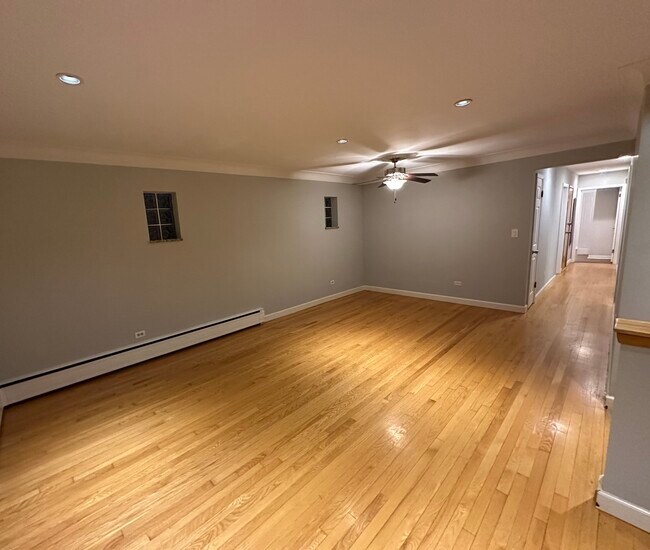 Foto del edificio - 5754 W Montrose Ave