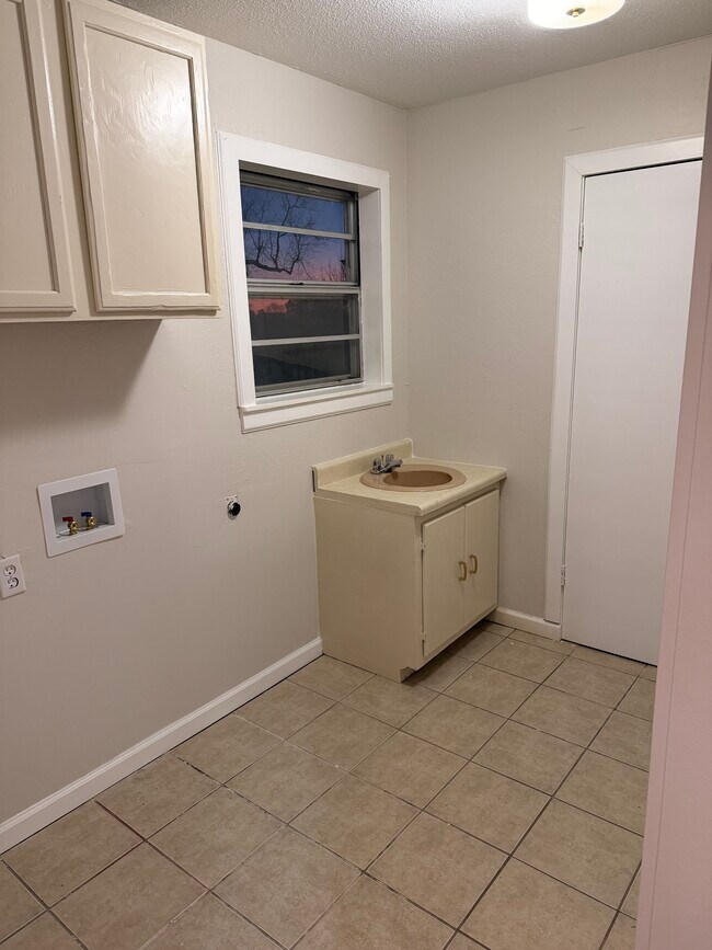 Foto del edificio - 405 Dent St