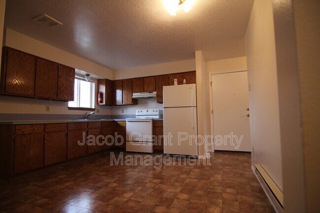 Building Photo - 2135 Meppen Dr