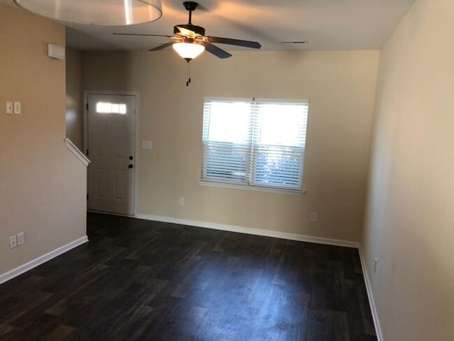 Building Photo - 2 bedroom, 2.5 bath townhouse in Sneads Ferry Justice Farm Townhome community