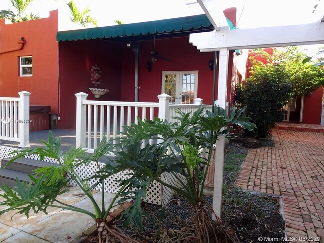 Building Photo - 516 Minola Dr