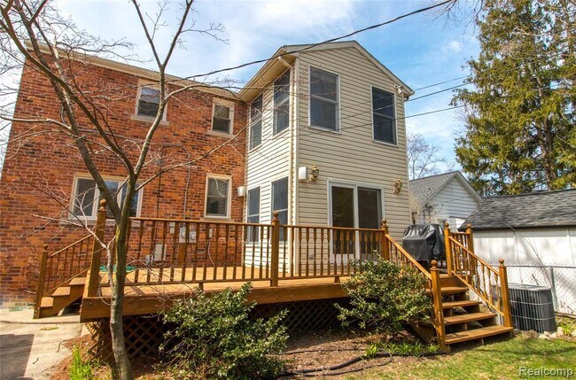 Building Photo - 731 Chester St
